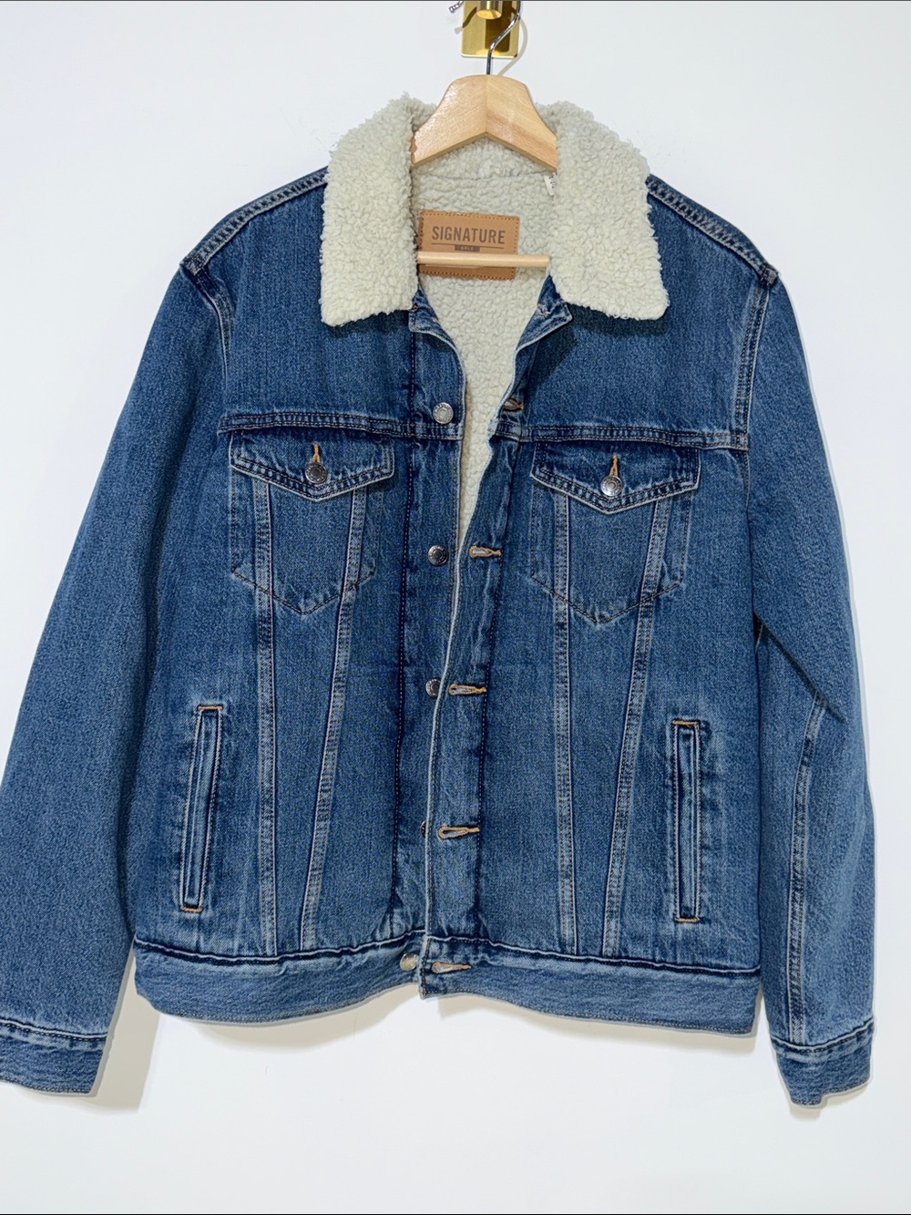 Signature gold Levi’s Blue Denim Sherpa-Lined Jacket size men’s small